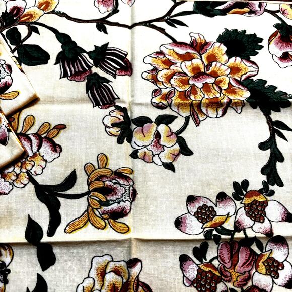 Cloth napkins set of 6 Jacobean style floral print on pale yellow cotton squares - Picture 1 of 6